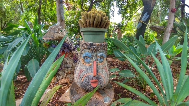 eilon-mosaics-kibbutz-garden
