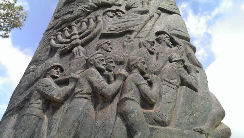 scrolls-of-fire-monument