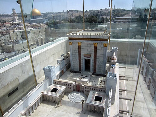 temple-model-aish-hatora