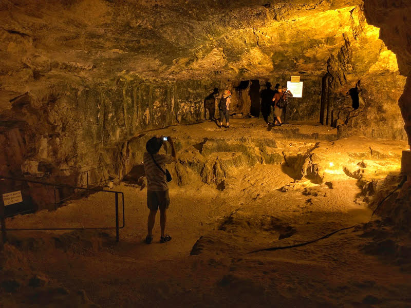 zedekiah cave 1