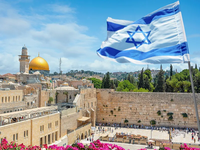 An,Israeli,Flag,Blows,In,The,Wind,As,Jewish,Orthodox